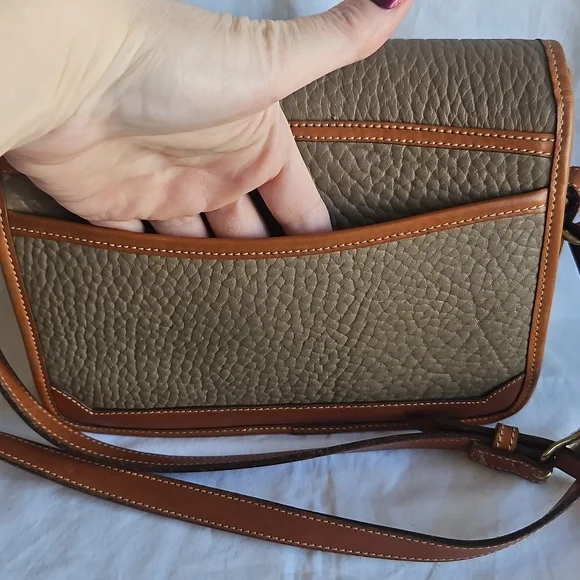 Vintage Dooney & Bourke Classic Tan and Brown Leather Crossbody Bag - Picture 4 of 13